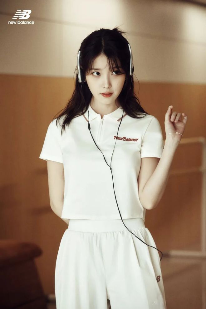 和IU的绽放满足了少女的全部幻想电子pg游戏本周时髦大事｜陈都灵(图32)