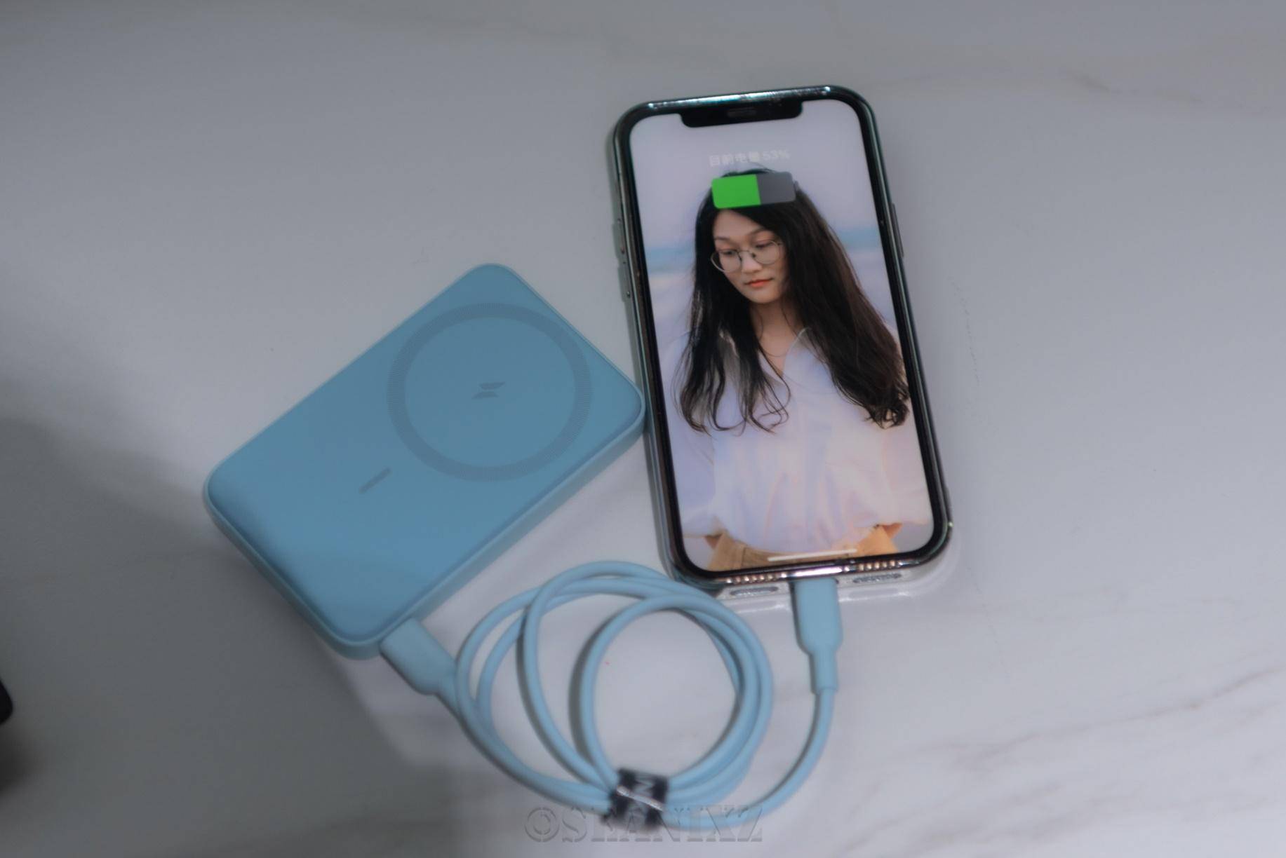 MagGo 5000mAh支架款磁吸无线充电宝体验pg电子模拟器免费试玩超薄超能充：ANKER安克(图4)