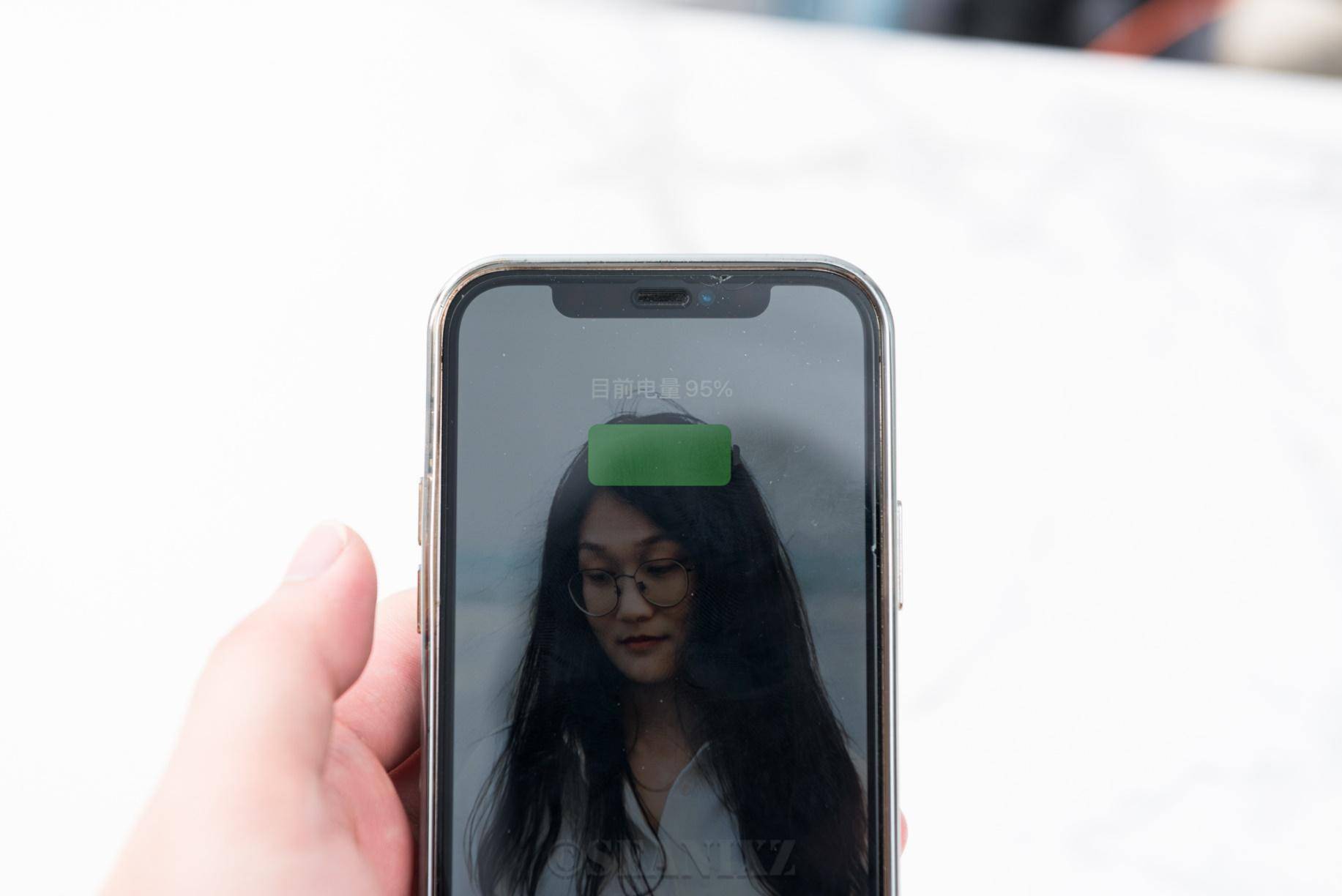 MagGo 5000mAh支架款磁吸无线充电宝体验pg电子模拟器免费试玩超薄超能充：ANKER安克(图7)