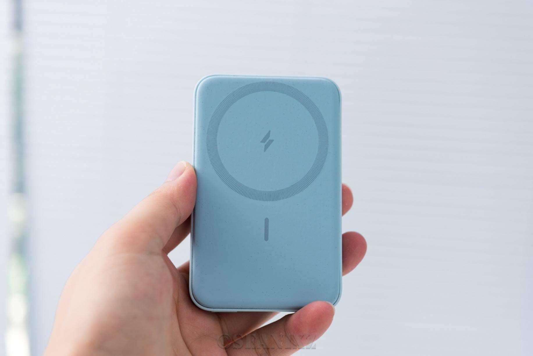 MagGo 5000mAh支架款磁吸无线充电宝体验pg电子模拟器免费试玩超薄超能充：ANKER安克(图9)