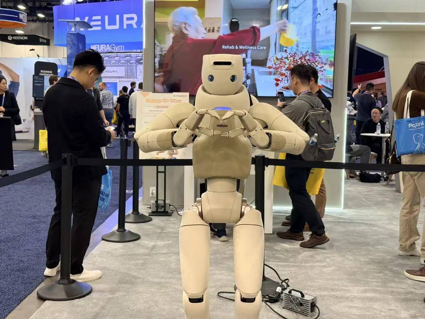 6：9大方向最火中企霸场机器人全明星大乱斗pg电子模拟器暴走2万步逛遍CES202(图13)