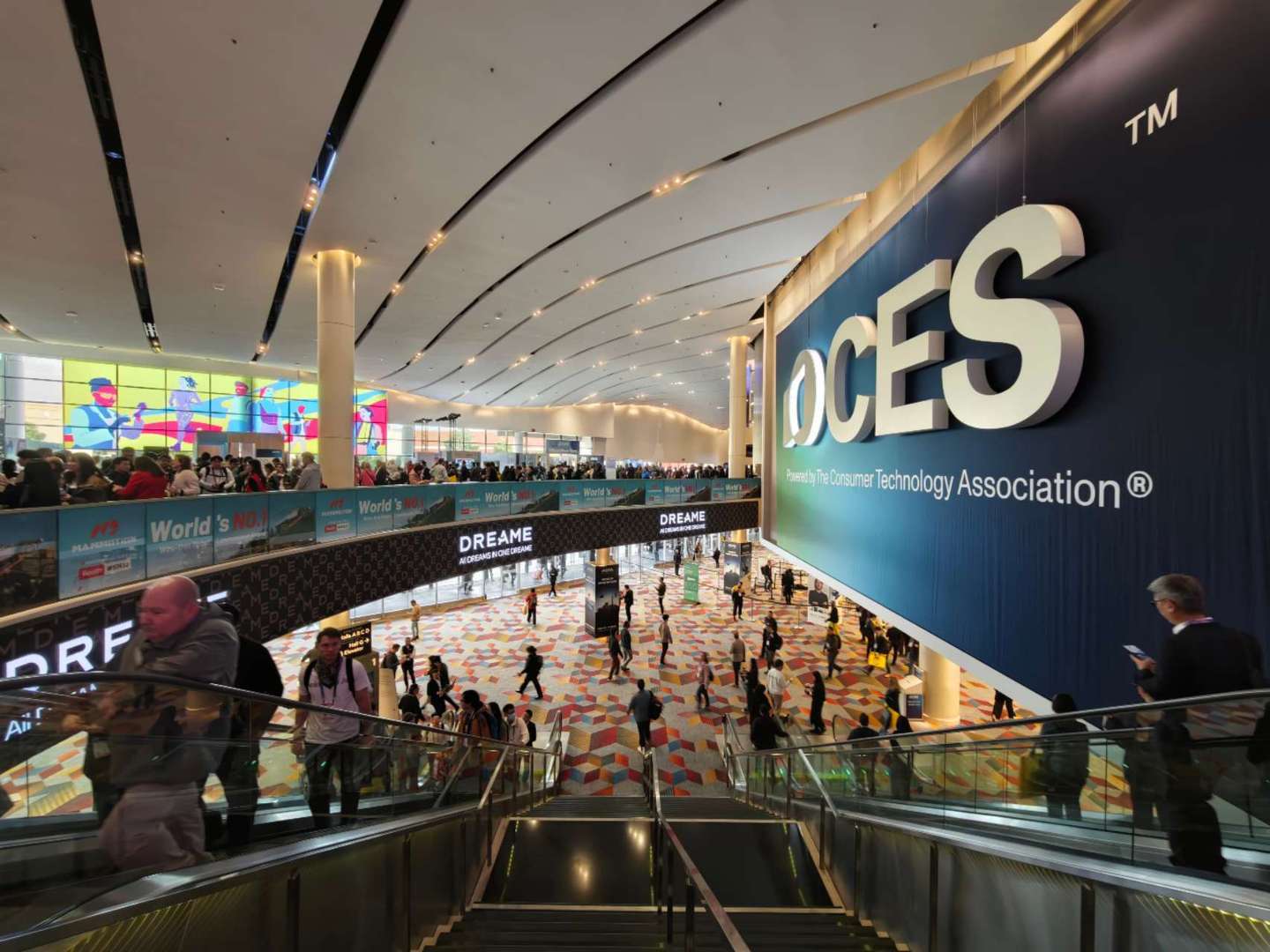 6：9大方向最火中企霸场机器人全明星大乱斗pg电子模拟器暴走2万步逛遍CES202(图76)