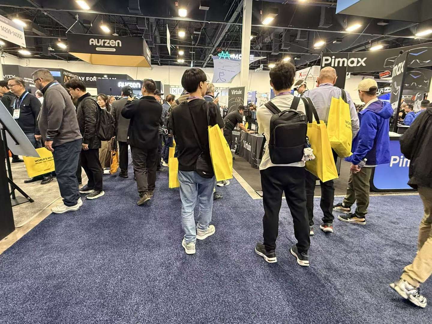 6：9大方向最火中企霸场机器人全明星大乱斗pg电子模拟器暴走2万步逛遍CES202(图109)